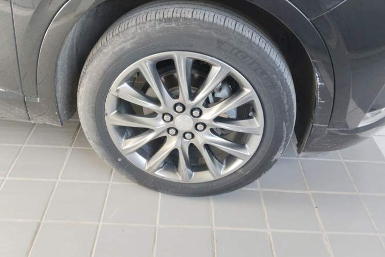 Used Buick Enclave 2020 28T Two-Wheel Drive Prestige Version Right Front Wheel Hub
