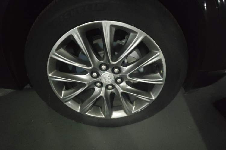 Used Buick Enclave 2020 28T Two-Wheel Drive Prestige Version Right Front Wheel Hub