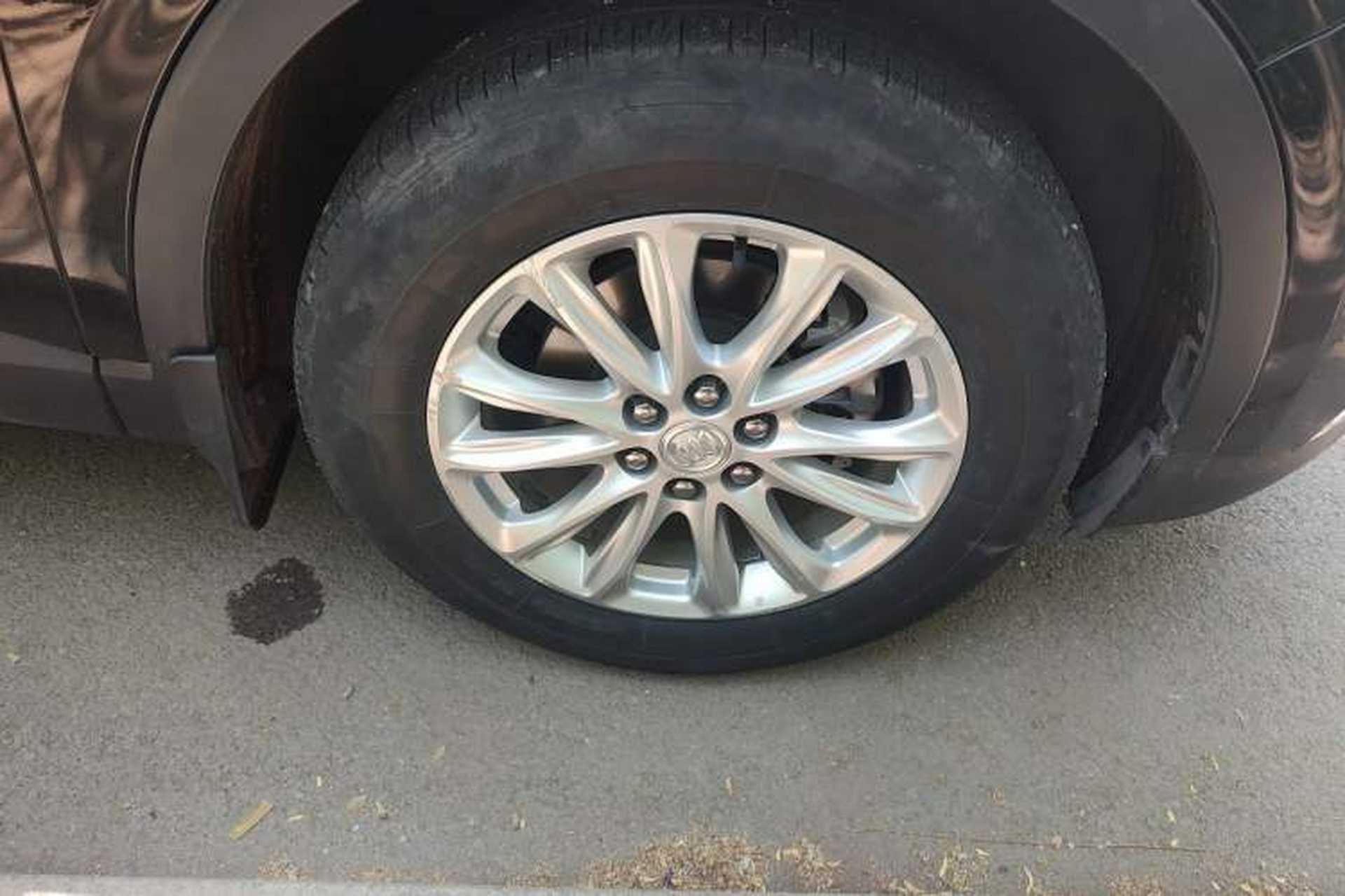 Used Buick Enclave 2020 28T Two-Wheel Drive Zhanqi Version Right Front Wheel Hub