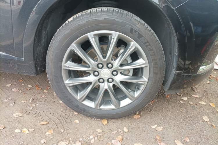 Used Buick Enclave 2020 28T Two-Wheel Drive Prestige Version Right Front Wheel Hub