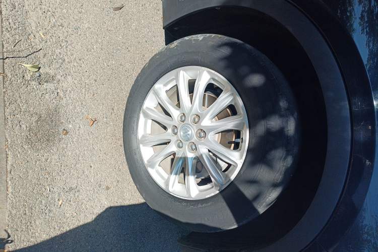 Used Buick Enclave 2020 28T Two-Wheel Drive Zhanqi Version Right Front Wheel Hub