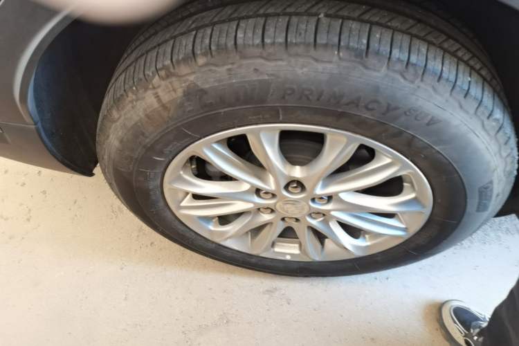 Used Buick Enclave 2020 28T Two-Wheel Drive Zhanqi Version Right Rear Wheel Hub