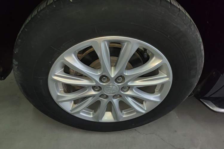 Used Buick Enclave 2020 28T Two-Wheel Drive Luxury Version Right Rear Wheel Hub