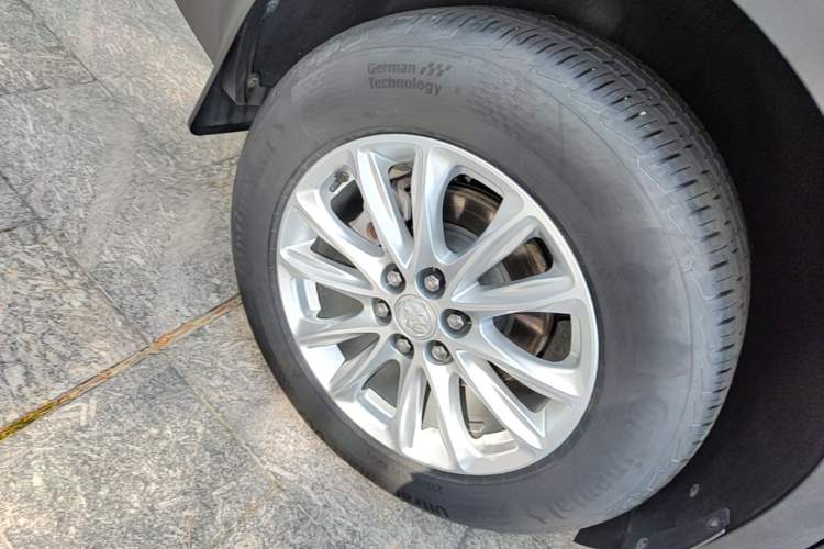 Used Buick Enclave 2020 28T Two-Wheel Drive Zhanqi Version Right Rear Wheel Hub