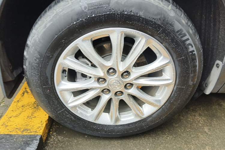 Used Buick Enclave 2020 28T Two-Wheel Drive Luxury Version Right Rear Wheel Hub
