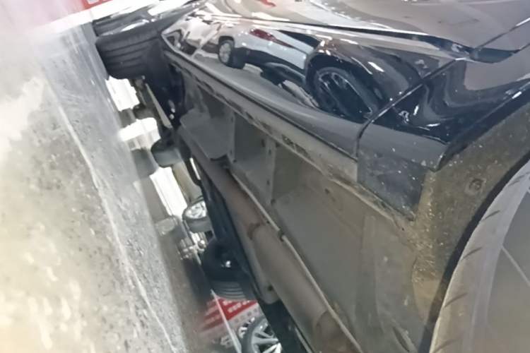Used Buick Enclave 2020 28T Two-Wheel Drive Prestige Version Right Side Sill