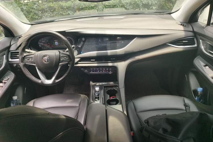 Used Buick Enclave 2020 28T Two-Wheel Drive Luxury Version Center Console