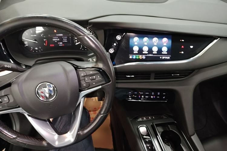Used Buick Enclave 2020 28T Two-Wheel Drive Luxury Version Center Console