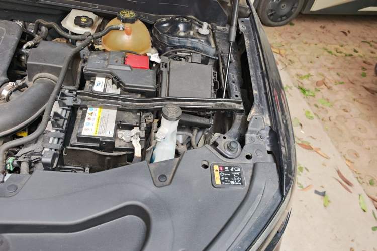 Used Buick Enclave 2020 28T Four-Wheel Drive Prestige Version Engine Bay Left