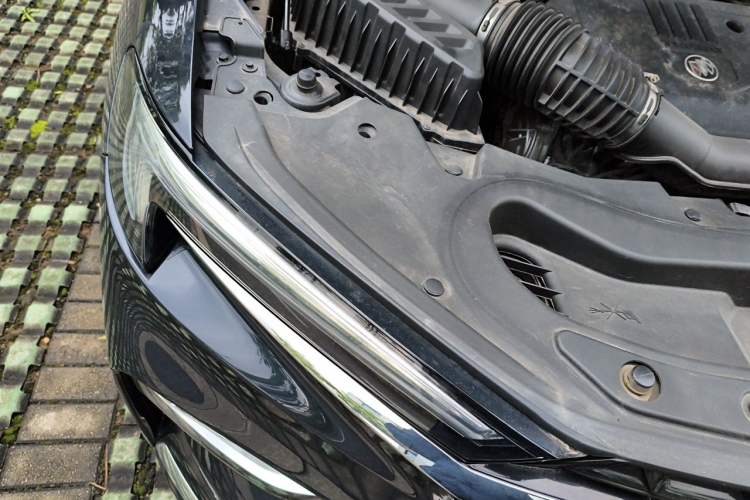 Used Buick Enclave 2020 28T Two-Wheel Drive Prestige Version Engine Bay Right