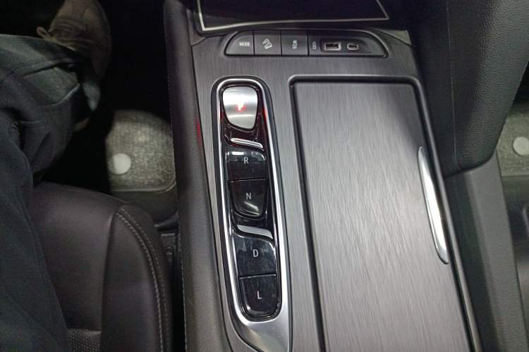 Used Buick Enclave 2020 28T Four-Wheel Drive Prestige Version Gear Lever