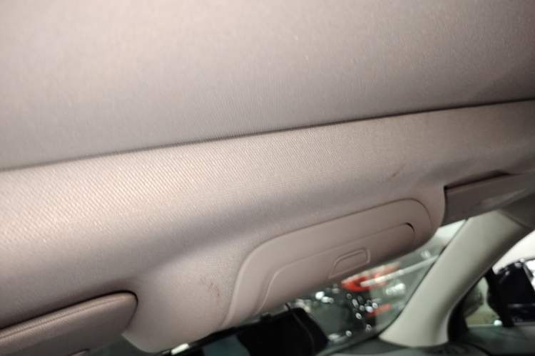 Used Buick Enclave 2020 28T Two-Wheel Drive Luxury Version Headliner