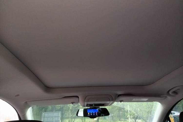 Used Buick Enclave 2020 28T Two-Wheel Drive Luxury Version Headliner