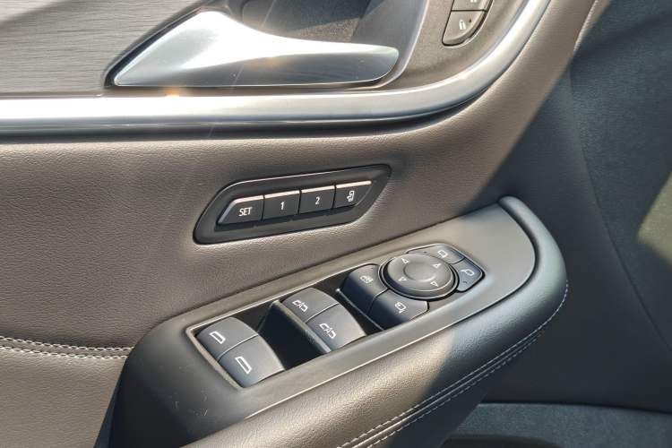 Used Buick Enclave 2020 28T Two-Wheel Drive Prestige Version Interior 4