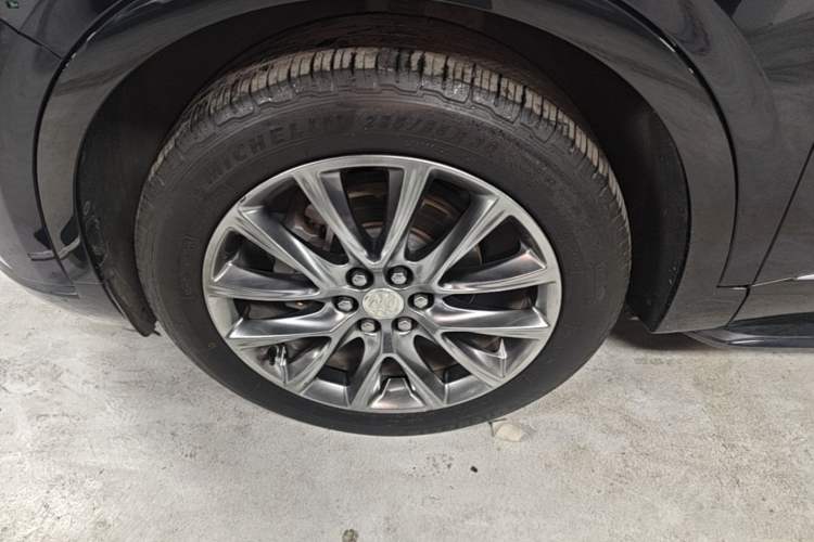 Used Buick Enclave 2020 28T Two-Wheel Drive Prestige Version Left Front Wheel Hub