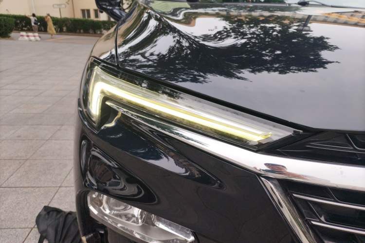 Used Buick Enclave 2020 28T Two-Wheel Drive Prestige Version Right Front Headlight