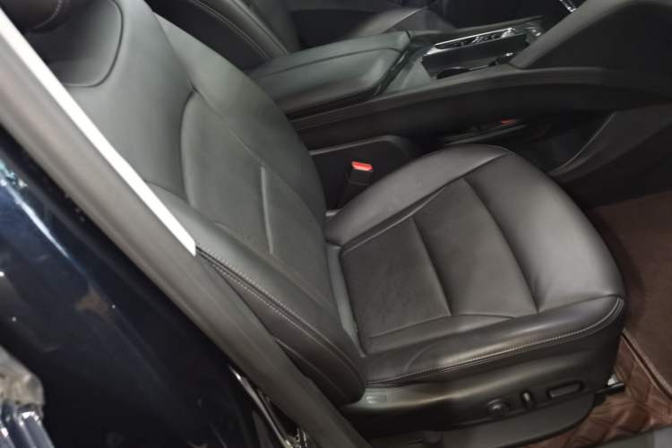 Used Buick Enclave 2020 28T Four-Wheel Drive Prestige Version Right Front Seat