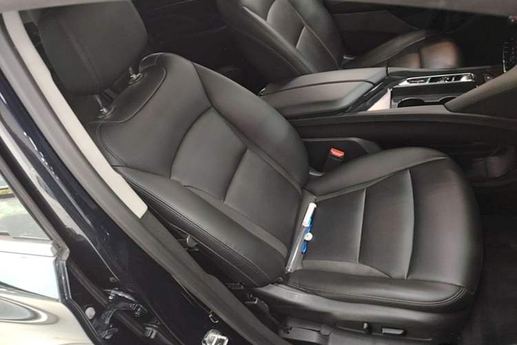 Used Buick Enclave 2020 28T Two-Wheel Drive Luxury Version Right Front Seat