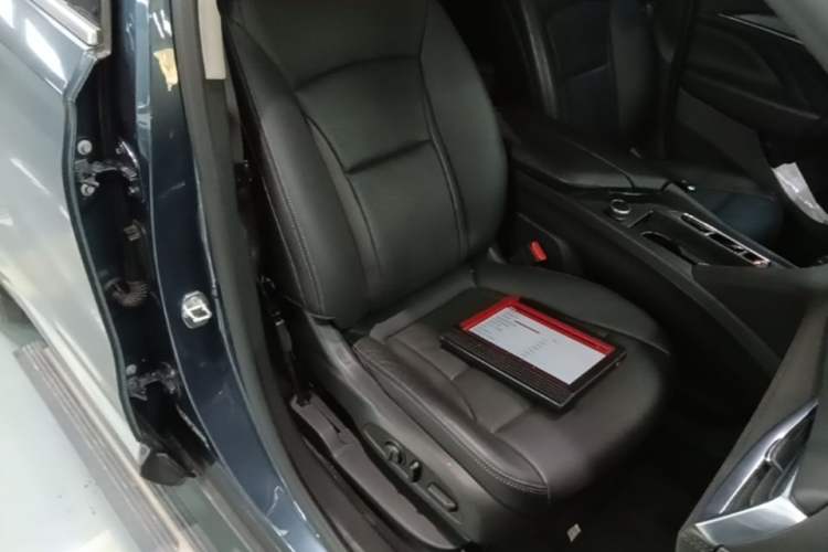 Used Buick Enclave 2020 28T Two-Wheel Drive Prestige Version Right Front Seat