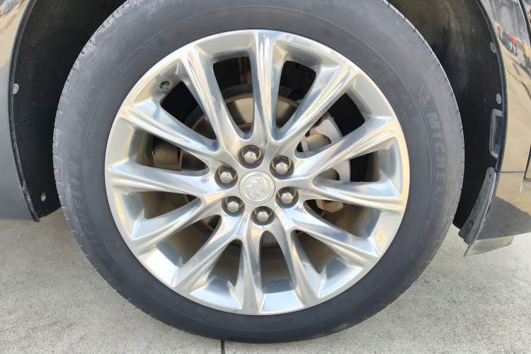 Used Buick Enclave 2020 28T Four-Wheel Drive Luxury Flagship Edition Right Front Wheel Hub