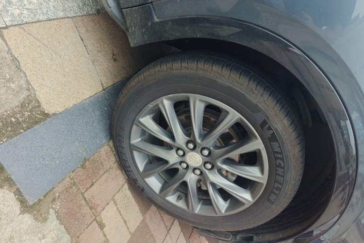 Used Buick Enclave 2020 28T Two-Wheel Drive Prestige Version Right Front Wheel Hub