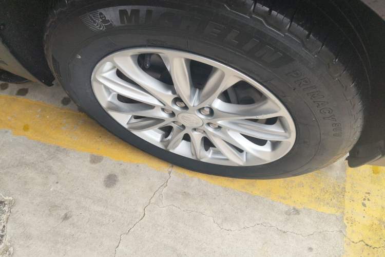 Used Buick Enclave 2020 28T Two-Wheel Drive Luxury Version Right Front Wheel Hub