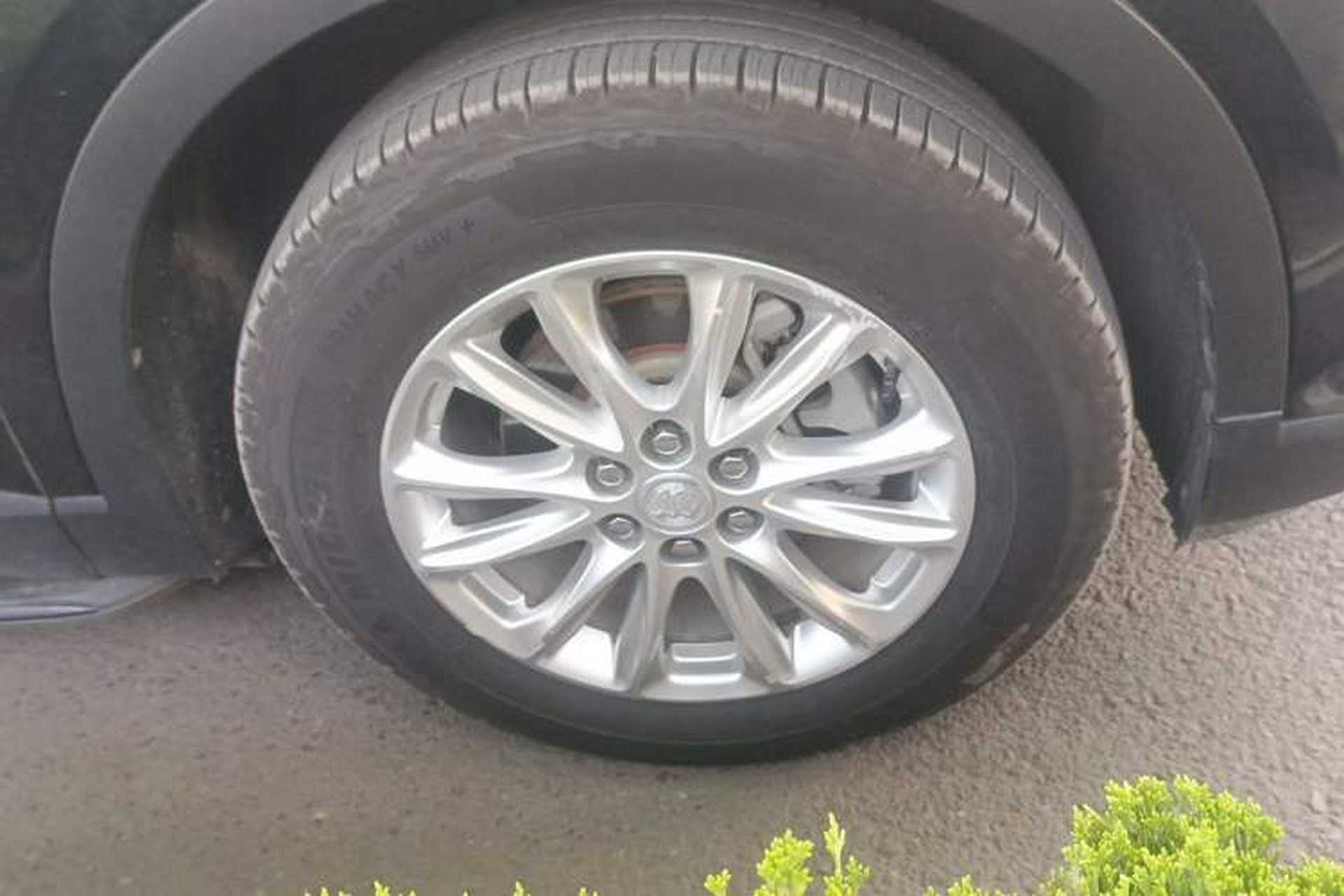 Used Buick Enclave 2020 28T Two-Wheel Drive Zhanqi Version Right Front Wheel Hub
