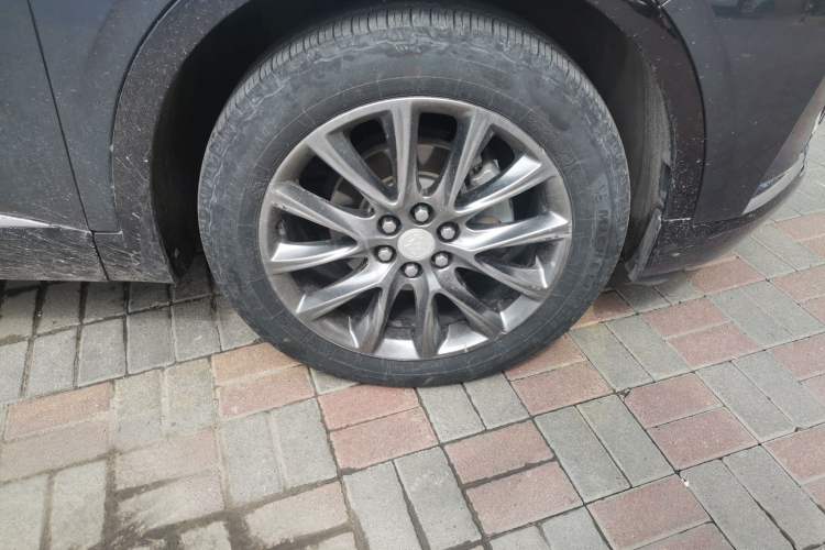 Used Buick Enclave 2020 28T Four-Wheel Drive Prestige Version Right Front Wheel Hub