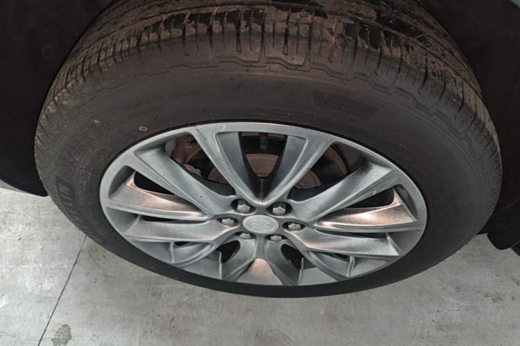 Used Buick Enclave 2020 28T Two-Wheel Drive Prestige Version Right Rear Wheel Hub