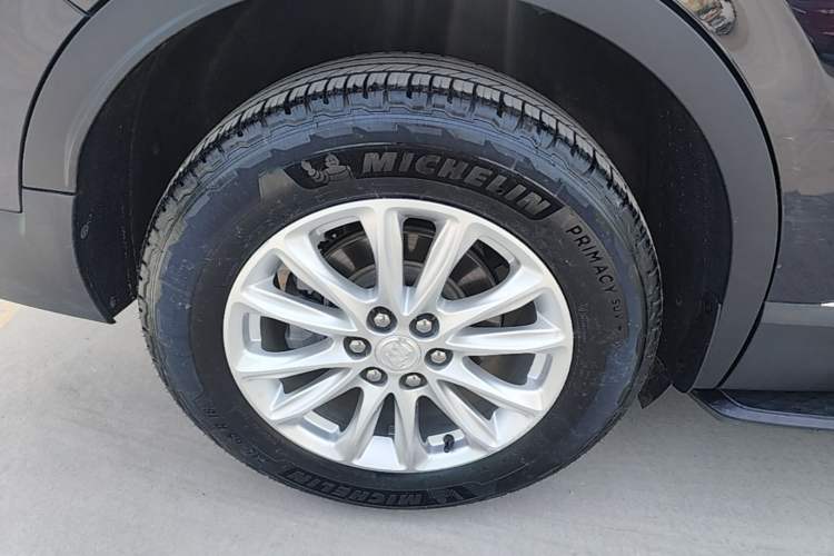 Used Buick Enclave 2020 28T Two-Wheel Drive Zhanqi Version Right Rear Wheel Hub