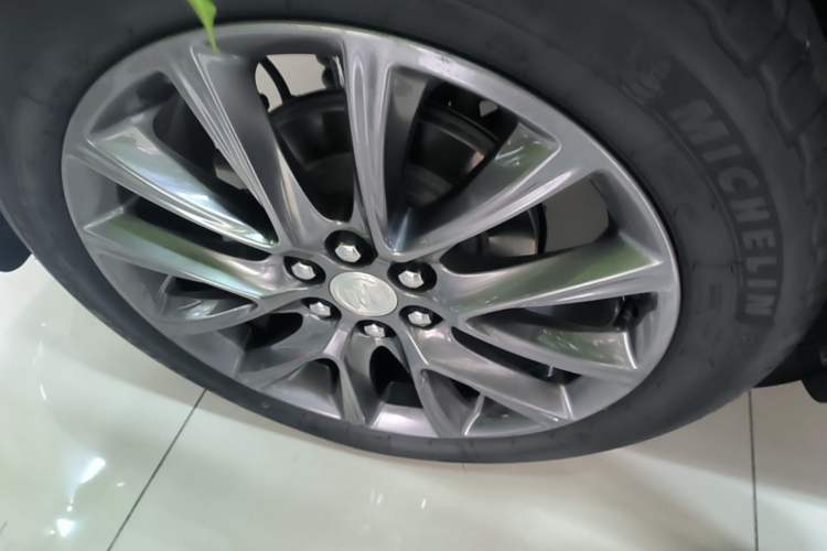 Used Buick Enclave 2020 28T Four-Wheel Drive Prestige Version Right Rear Wheel Hub