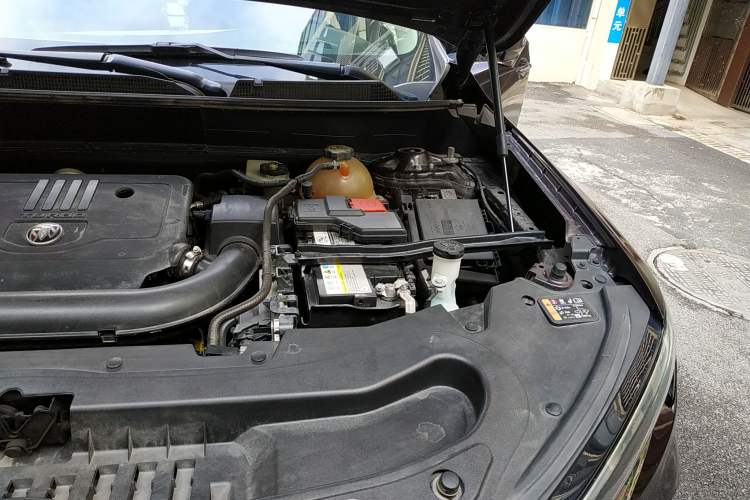 Used Buick Enclave 2020 28T All-Wheel Drive Avenir Engine Bay Left
