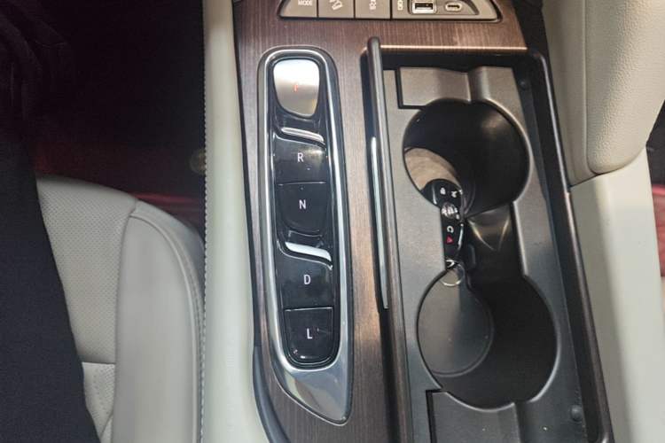 Used Buick Enclave 2020 28T All-Wheel Drive Avenir Gear Lever