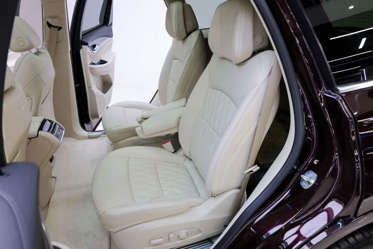 Used Buick Enclave 2020 28T All-Wheel Drive Avenir Interior 8