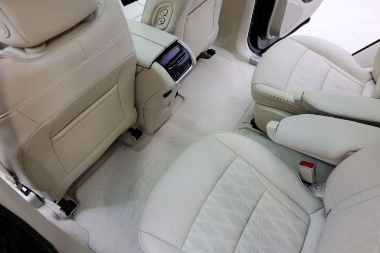 Used Buick Enclave 2020 28T All-Wheel Drive Avenir Interior 9
