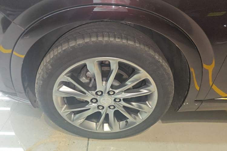 Used Buick Enclave 2020 28T All-Wheel Drive Avenir Left Front Wheel Hub