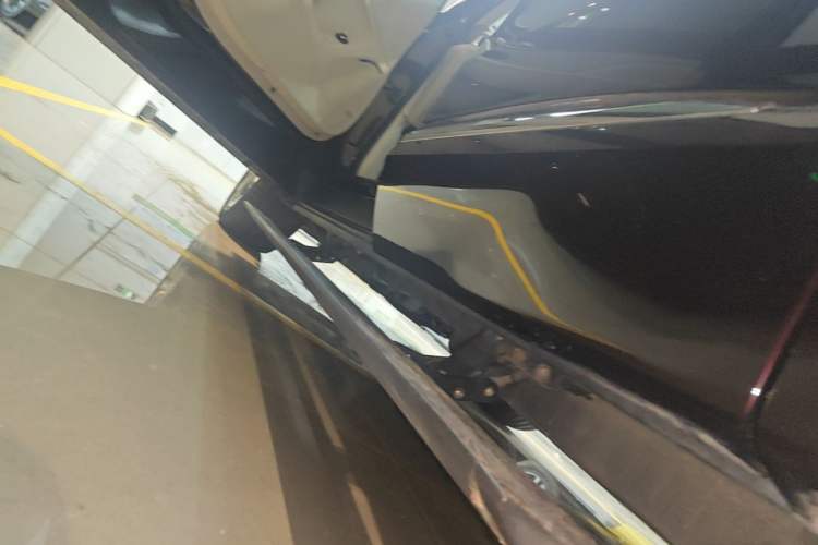 Used Buick Enclave 2020 28T All-Wheel Drive Avenir Left Side Sill