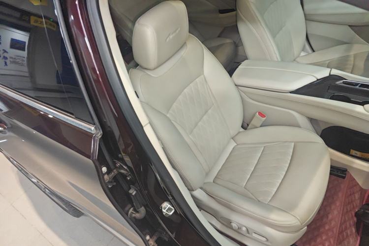 Used Buick Enclave 2020 28T All-Wheel Drive Avenir Right Front Seat