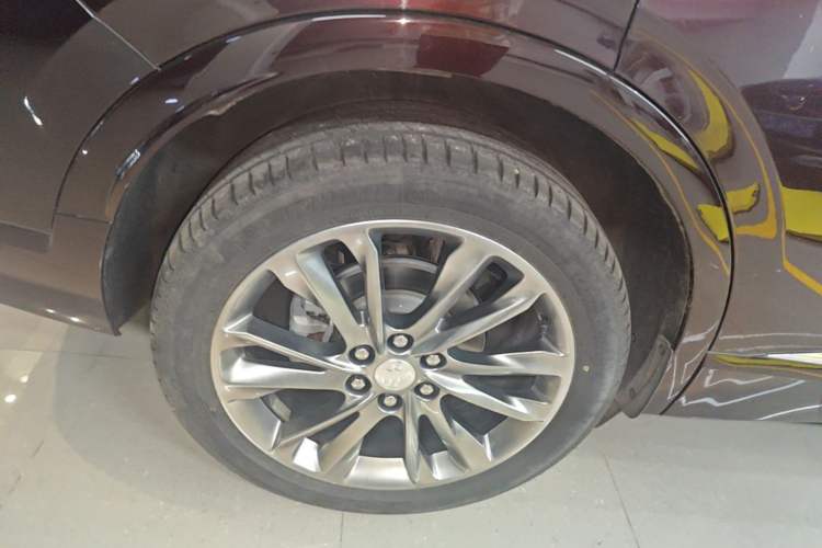 Used Buick Enclave 2020 28T All-Wheel Drive Avenir Right Rear Wheel Hub