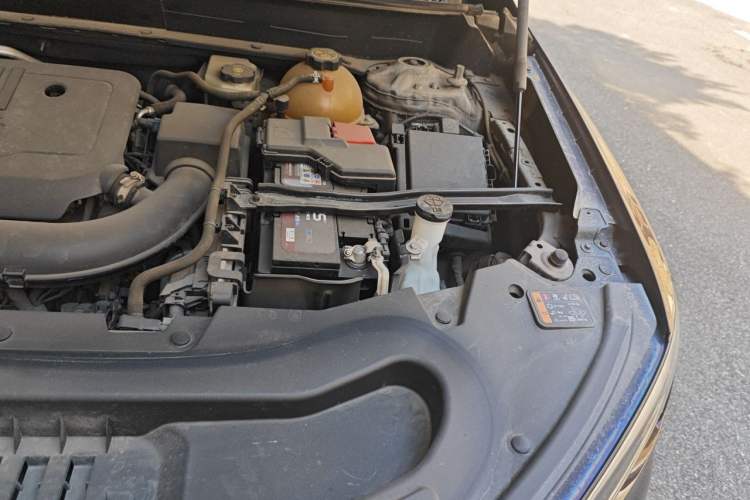 Used Buick Enclave 2020 28T All-Wheel Drive Avenir Engine Bay Left
