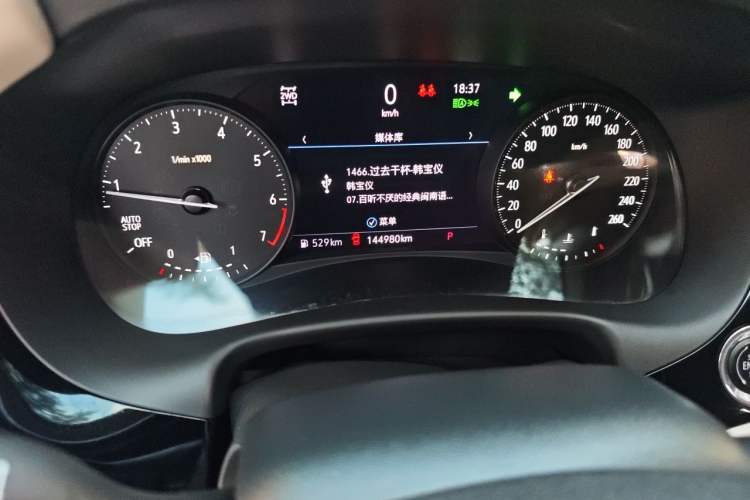 Used Buick Enclave 2020 28T All-Wheel Drive Avenir Odometer Close Up