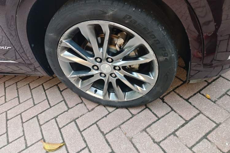 Used Buick Enclave 2020 28T All-Wheel Drive Avenir Right Front Wheel Hub