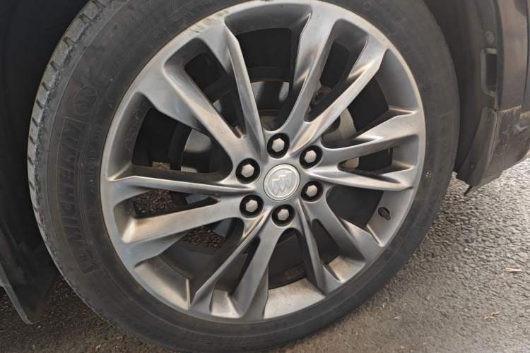 Used Buick Enclave 2020 28T All-Wheel Drive Avenir Right Front Wheel Hub