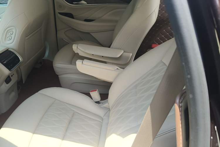 Used Buick Enclave 2020 28T All-Wheel Drive Avenir Left Rear Seat