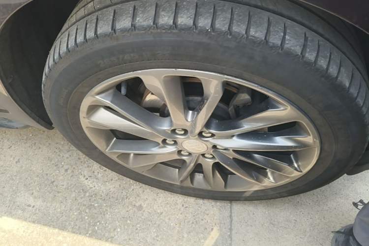 Used Buick Enclave 2020 28T All-Wheel Drive Avenir Right Front Wheel Hub