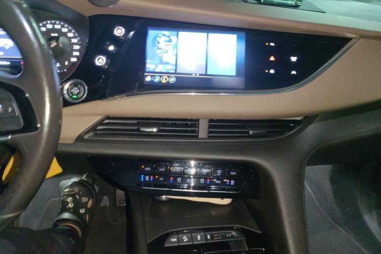 Used Buick Enclave 2020 28T Four-Wheel Drive Flagship Version Audio And AC Panel