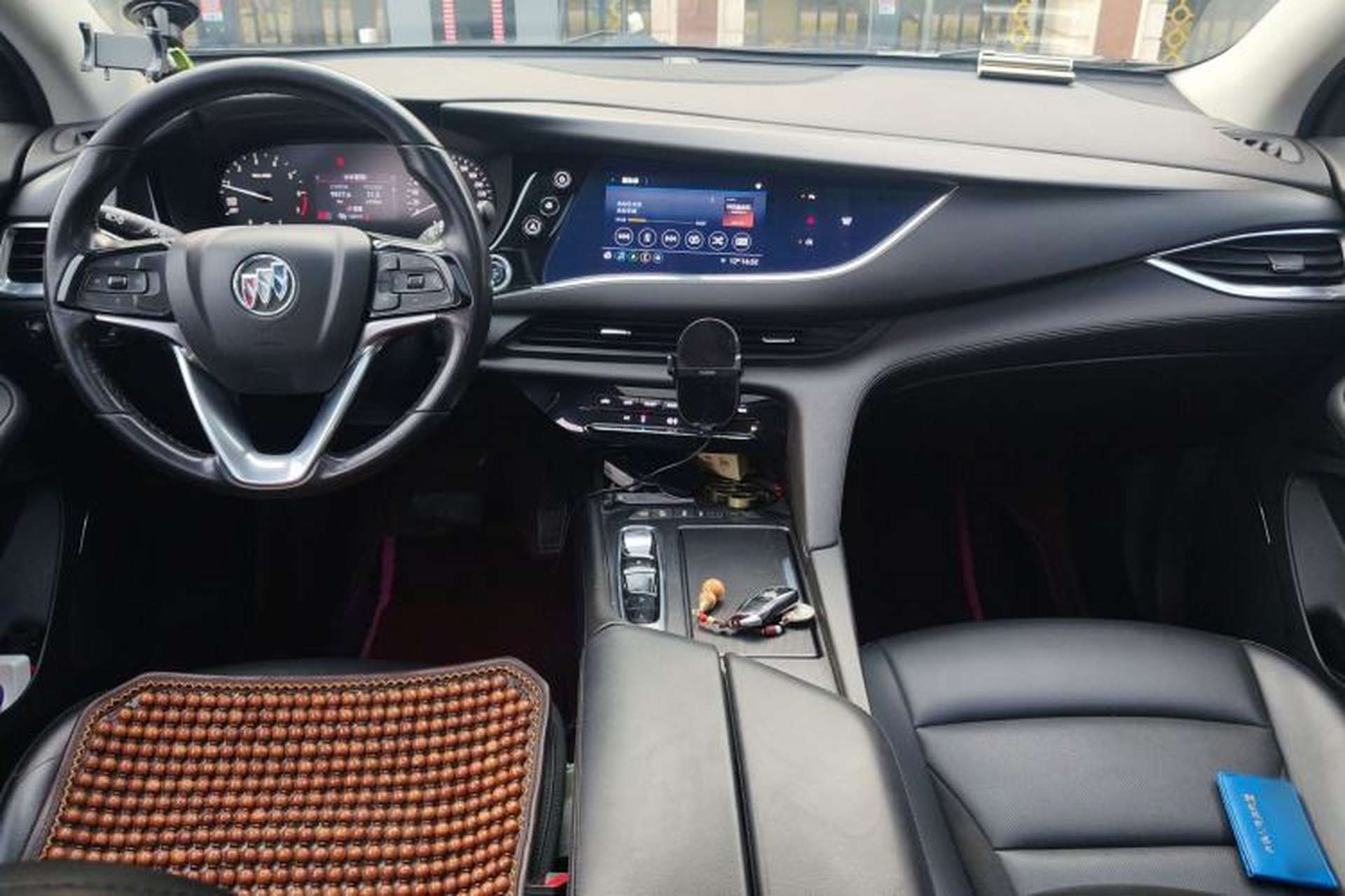 Used Buick Enclave 2020 28T Two-Wheel Drive Zhanqi Version Center Console