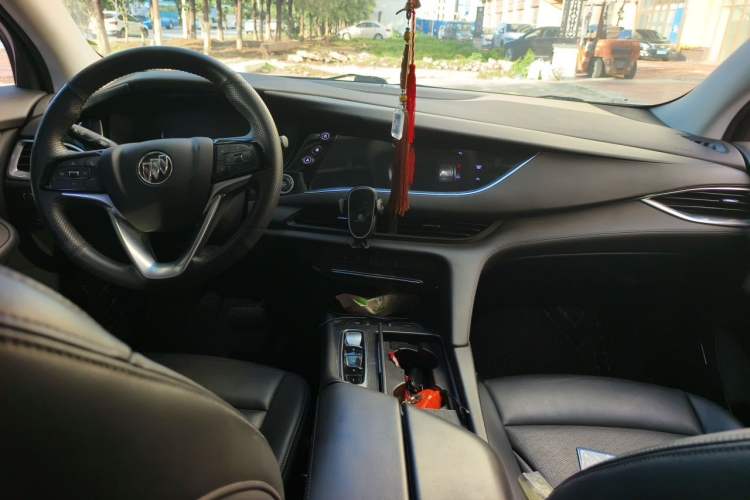 Used Buick Enclave 2020 28T Two-Wheel Drive Prestige Version Center Console