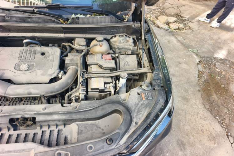Used Buick Enclave 2020 28T Two-Wheel Drive Prestige Version Engine Bay Left