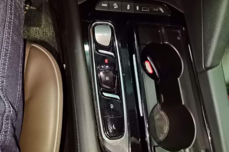 Used Buick Enclave 2020 28T Four-Wheel Drive Flagship Version Gear Lever